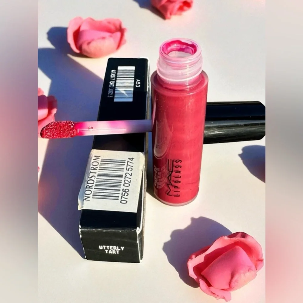 MAC UTTERLY TART LIPGLASS. LIMITED EDITION. NEW IN BOX.